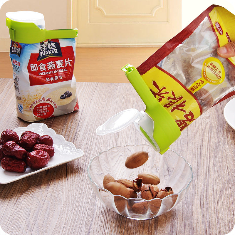 2-in-1 Bag Sealing Clip with Measuring Scoop