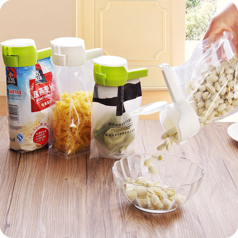 2-in-1 Bag Sealing Clip with Measuring Scoop